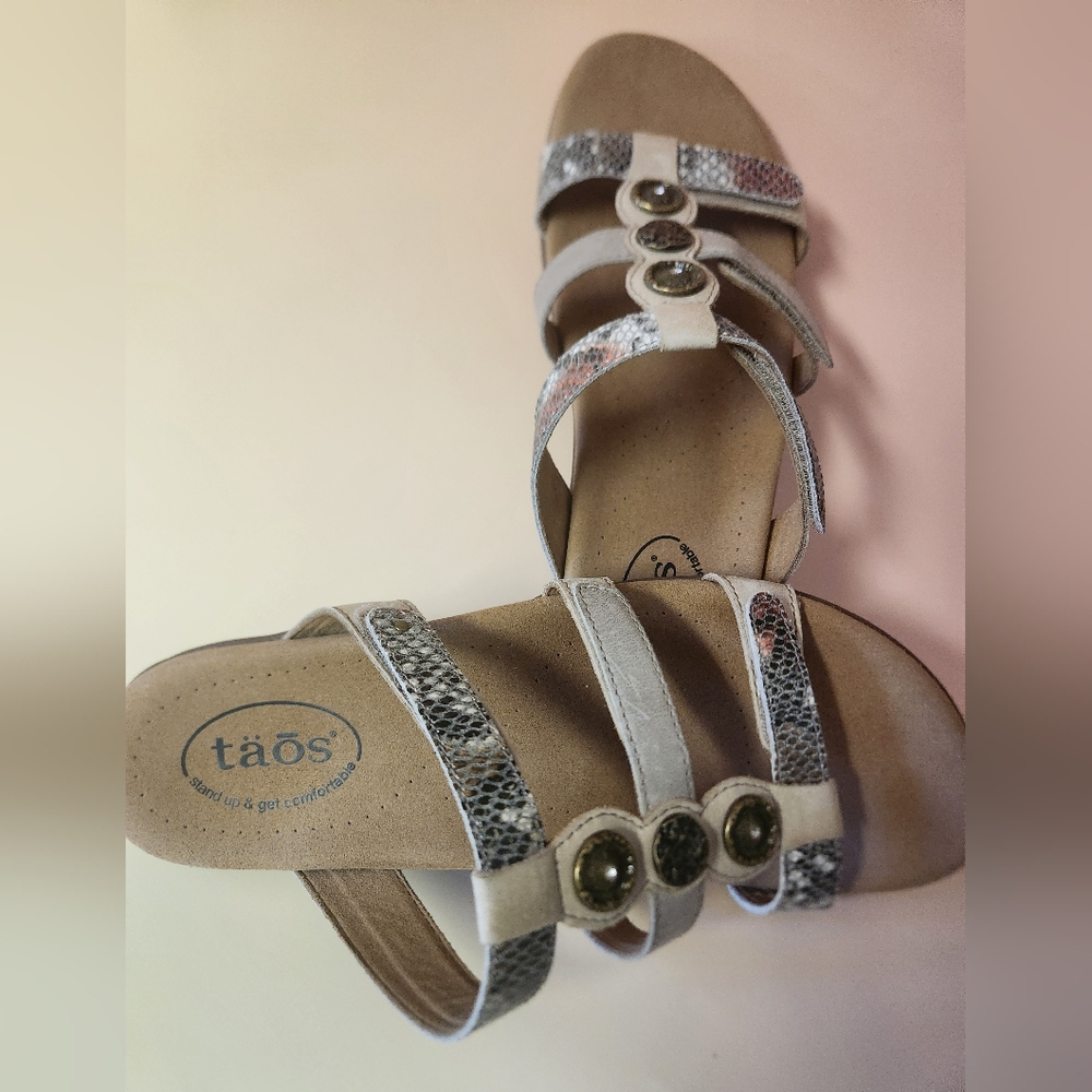 Taos Prize 4 Slide Sandals Taupe Snake Multi Hook & Loop Close Round Open Toe 9